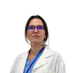Dra. Catarina Costa - Médica anestesiologista da equipa da Clínica Dr. Júlio Barbosa, fotografia profissional em ambiente clínico.