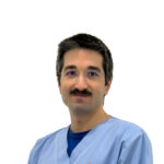 Dr. Filipe Costa - Médico anestesiologista da equipa da Clínica Dr. Júlio Barbosa, fotografia profissional em ambiente clínico.